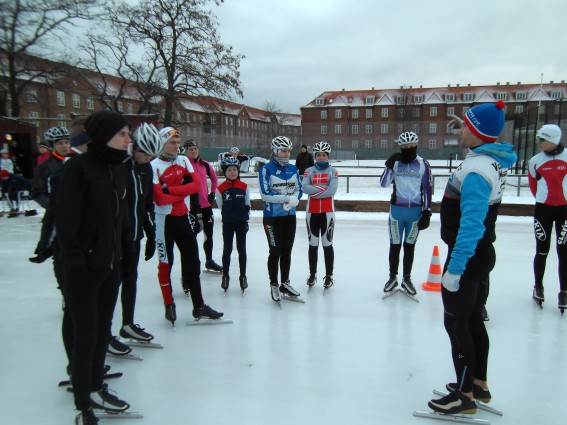 Landstræner Jesper Carlson instruerer Bruttotruppen.