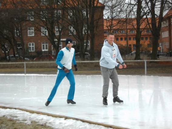 thomas skov Thomas og Jesper på Genforenings pladsen's skøjtebane.